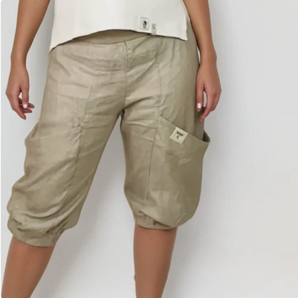 Schnittmuster für Knickerbocker Hose Zoe 06 | TOSCAminni Detailansicht der kurzen Hose des Schnittmusters Zoé von TOSCAminni-Schnittmanufaktur -