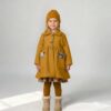 Senfgelber Kindermantel Ninette – Schnittmuster Kindermantel mit Ballonärmel und Zierknöpfen, genäht aus Wollwalk, TOSCAminni